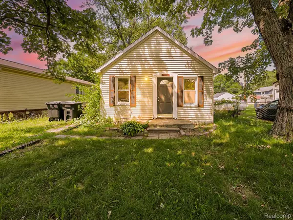 19925 Deering Street, Livonia, MI 48152