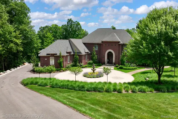 5001 Forest Valley, Clarkston, MI 48348