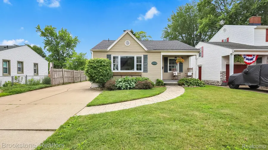 22318 Cedar Street, Saint Clair Shores, MI 48081 - #3
