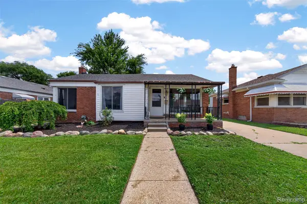 28202 Hollywood Street, Roseville, MI 48066