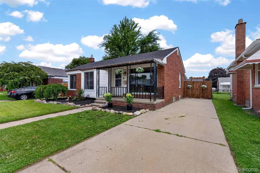 28202 Hollywood Street, Roseville, MI 48066 - #2
