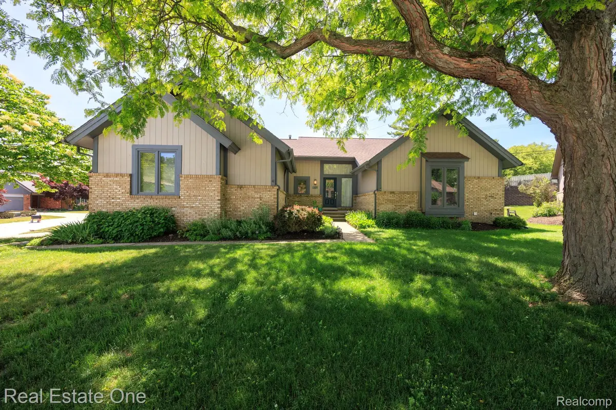 986 River Bend Drive, Rochester Hills, MI 48307 - #1