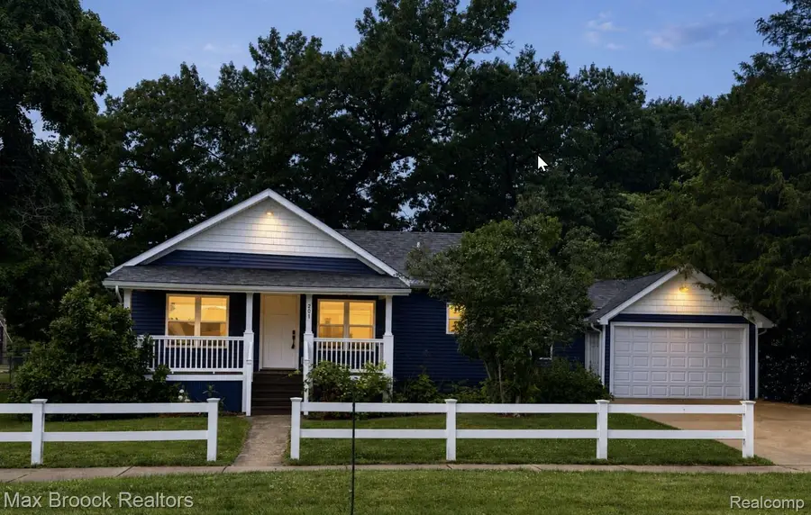 201 Park Avenue, Holly, MI 48442 - #2