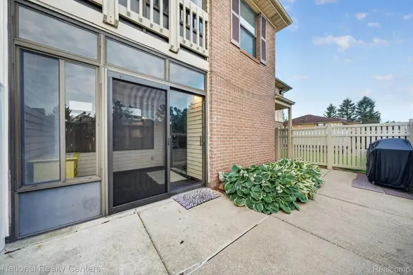 61171 Greenwood Drive, SouthLyon, MI 48178