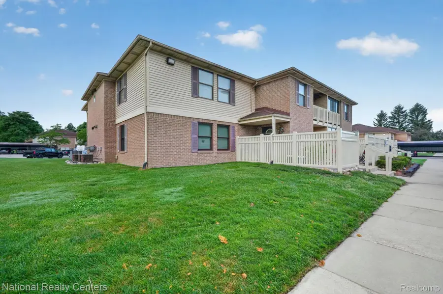 61171 Greenwood Drive, South Lyon, MI 48178 - #3