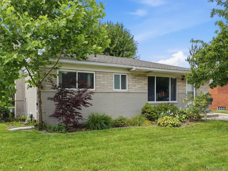 27469 Cosgrove Drive, Warren, MI 48092 - #2