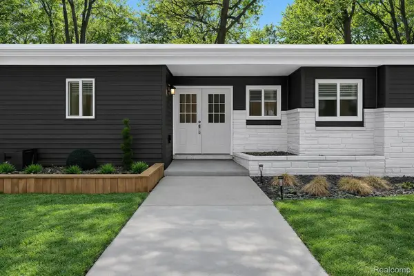 2566 Harrington Road, RochesterHills, MI 48307