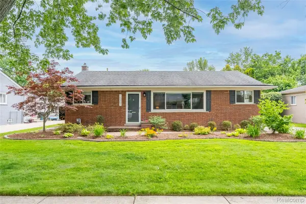 16951 Elizabeth Street, BeverlyHills, MI 48025