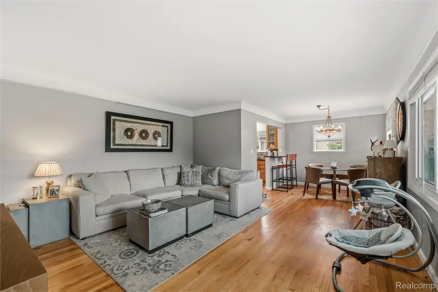 16951 Elizabeth Street, Beverly Hills, MI 48025 - #3