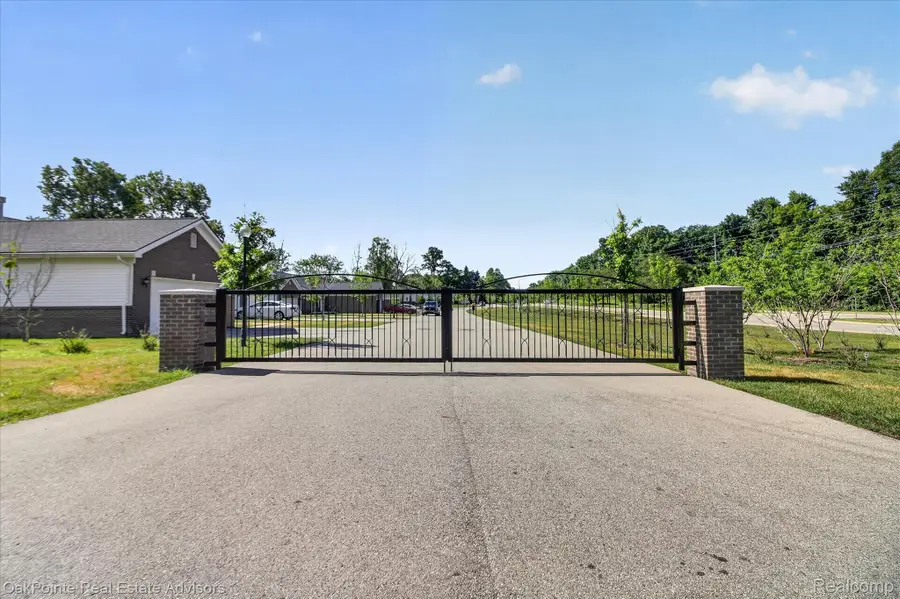 26640 Orchard Lake Road, Farmington, MI 48334 - #3