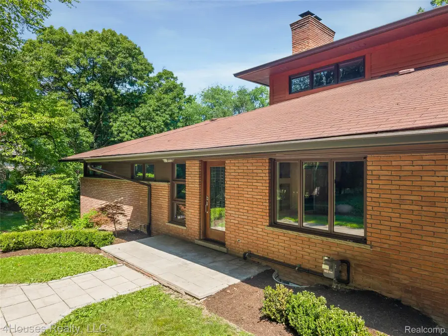 5717 Sussex Drive, Troy, MI 48098 - #3