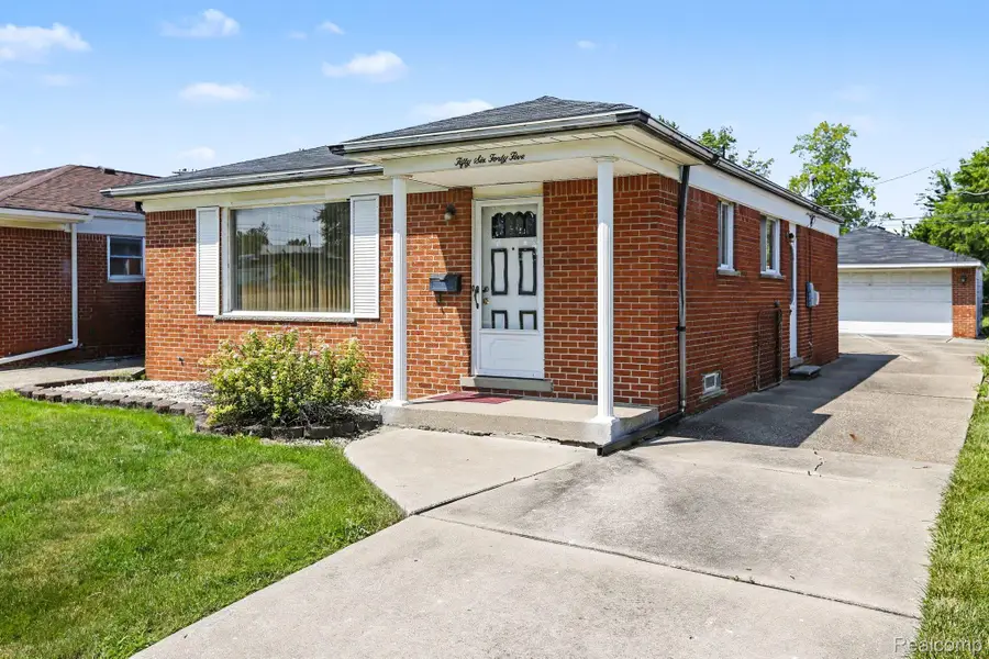 5645 Centralia Street, Dearborn Heights, MI 48127 - #2