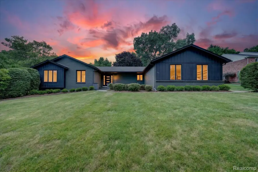 756 Great Oaks Drive, Bloomfield, MI 48304 - #2