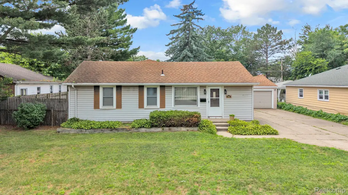5693 Colonial Street, Dearborn Heights, MI 48127 - #1