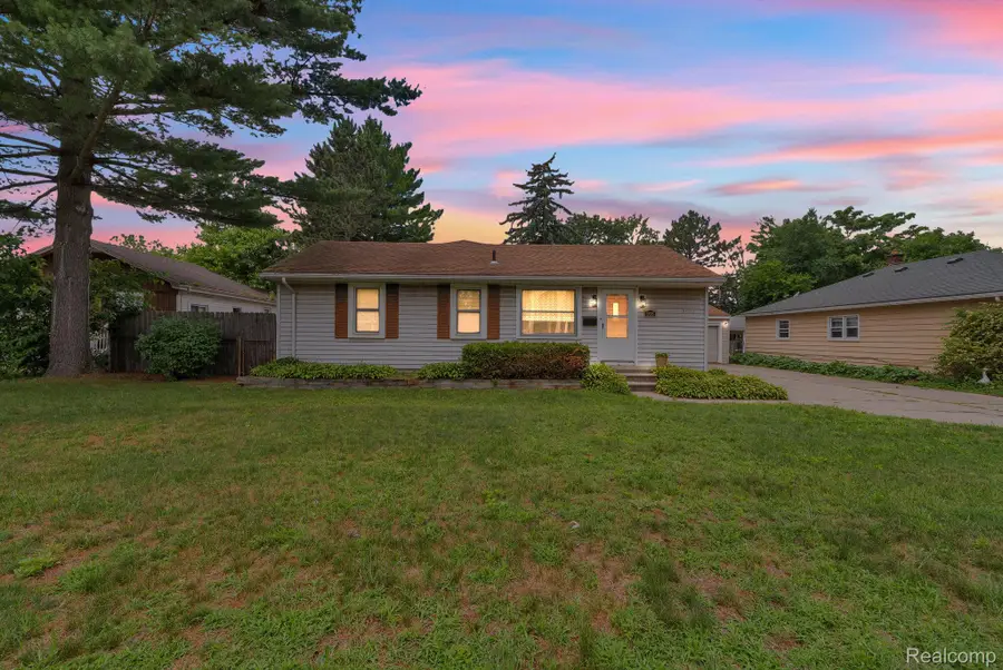 5693 Colonial Street, Dearborn Heights, MI 48127 - #2