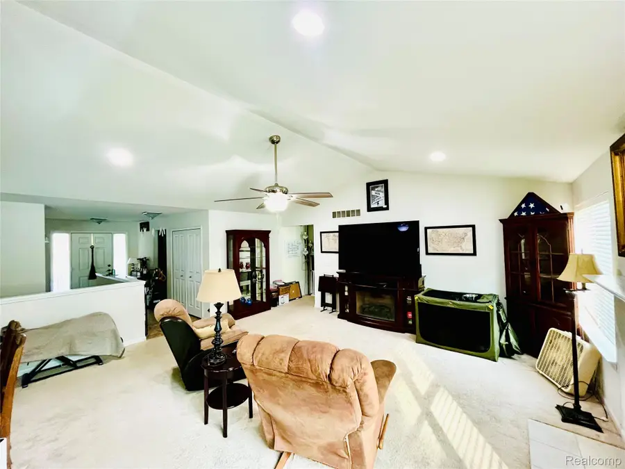 9045 Birch Pointe Drive, Newport, MI 48166 - #3