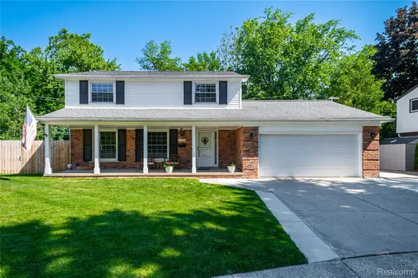 33064 Maplenut Street N, Farmington, MI 48336