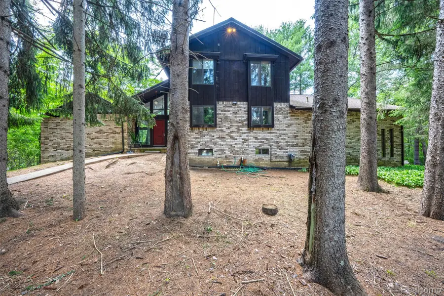 4565 Brookside Road, Fenton, MI 48430 - #2