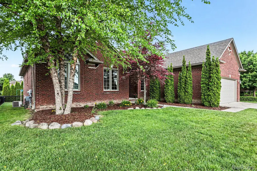 50289 Nantwich Drive, Macomb, MI 48044 - #3