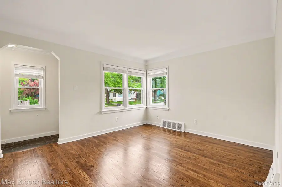 23440 Republic Avenue, Oak Park, MI 48237 - #3