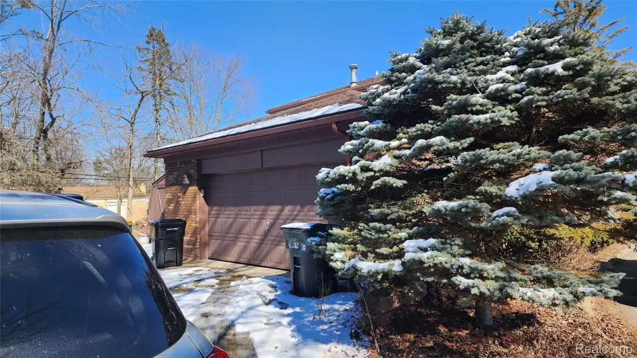 35312 Northmont Drive, Farmington, MI 48331 - #3