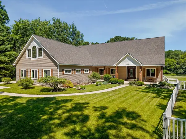 8250 Rattalee Lake Road, Clarkston, MI 48348