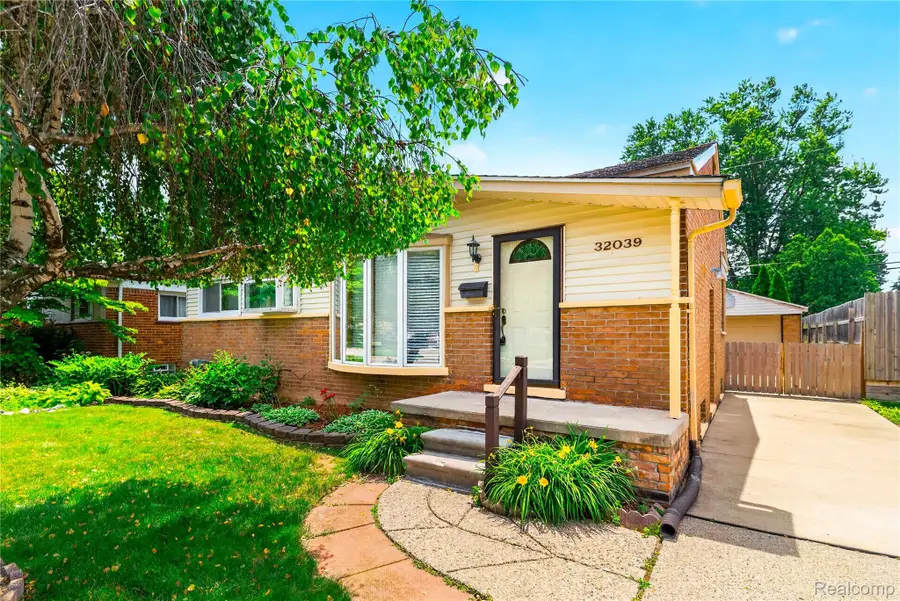 32039 Avondale Street, Westland, MI 48186 - #2