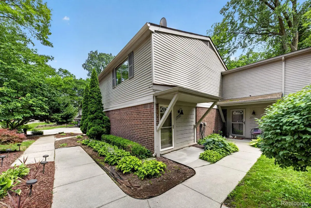 27165 Farmbrook Villa Drive, Southfield, MI 48034 - #1