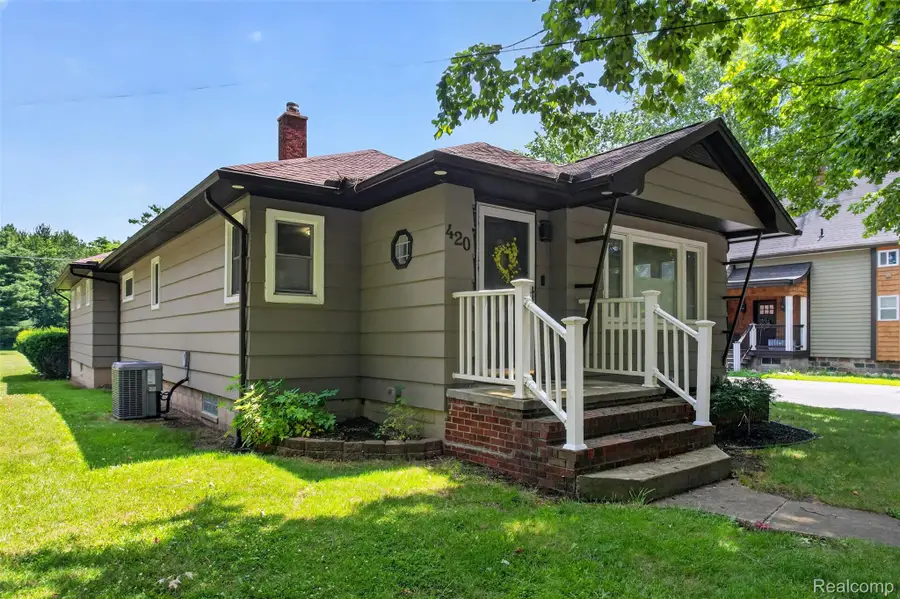 420 N Main Street, Almont, MI 48003 - #2