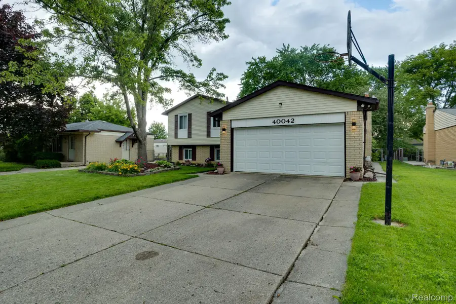 40042 Stimpson Drive, Sterling Heights, MI 48310 - #3