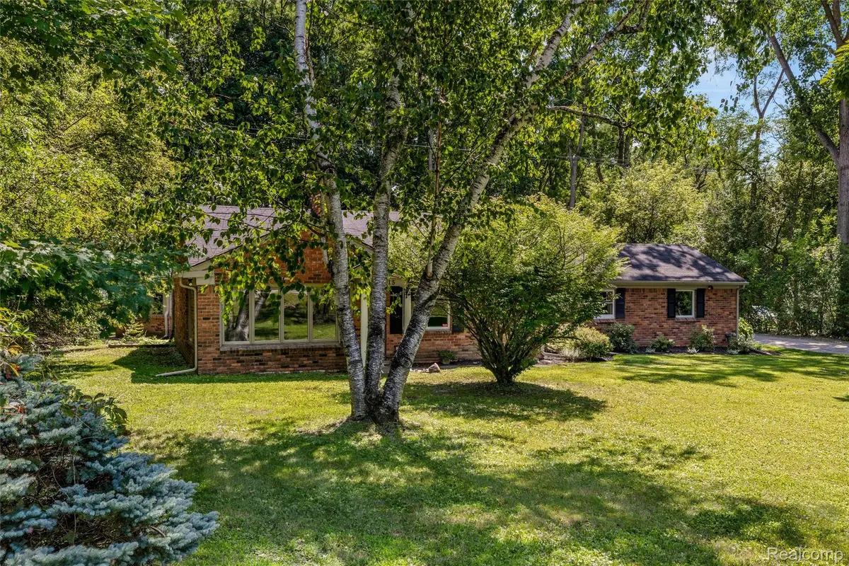 4915 Walnut Lake Road, West Bloomfield, MI 48323 - #1