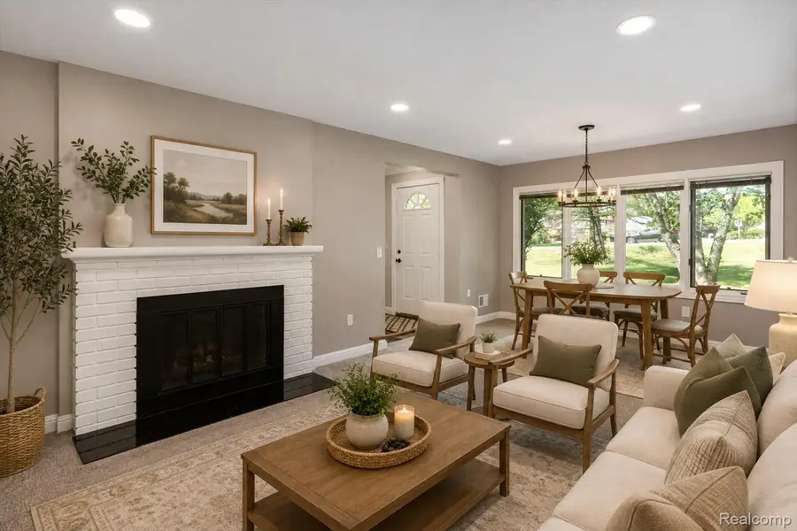 4915 Walnut Lake Road, West Bloomfield, MI 48323 - #3