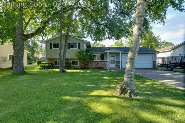 5535 Lake Vista Drive, Waterford, MI 48327