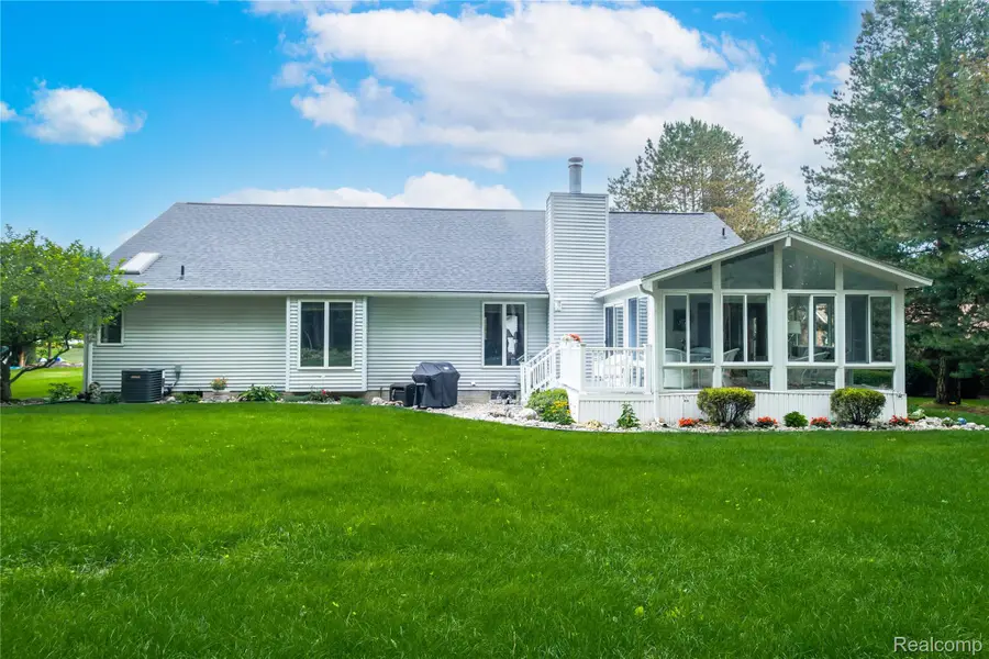 1109 S Lake Valley Drive, Fenton, MI 48430 - #3