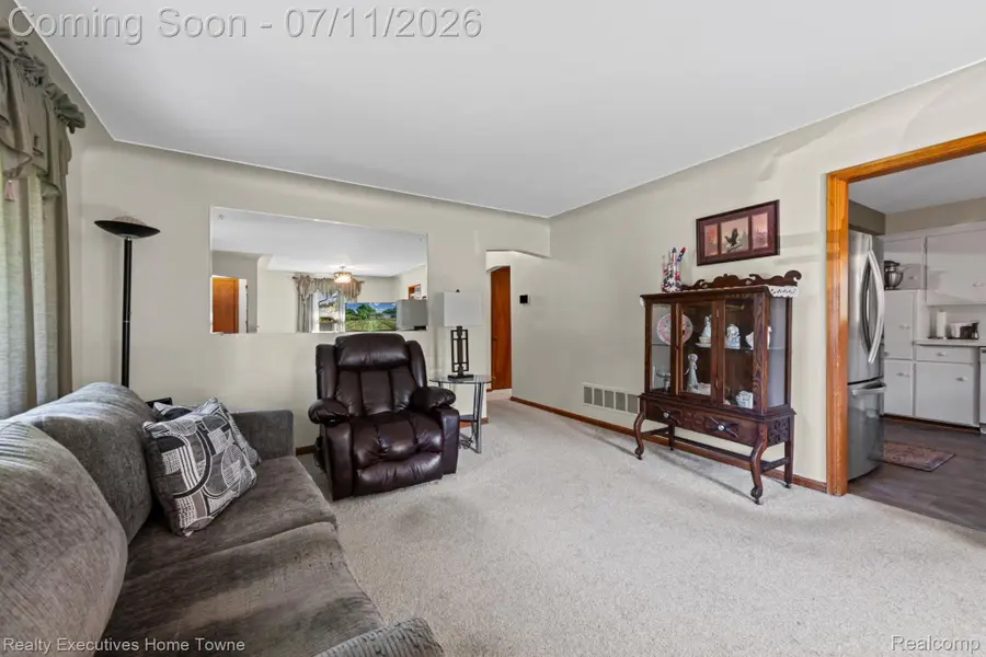 5615 Althea Street, Utica, MI 48316 - #3