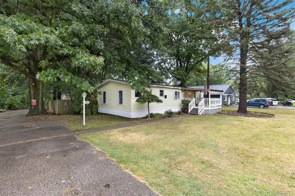 8305 Donna Lou Drive, Brighton, MI 48114