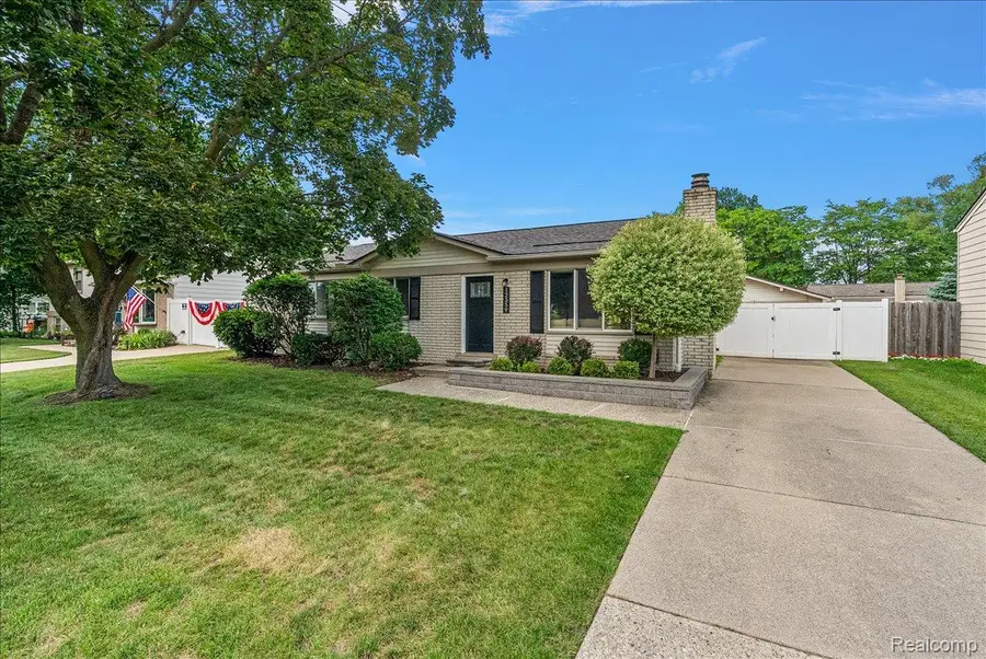12359 Canal Road, Sterling Heights, MI 48313 - #2