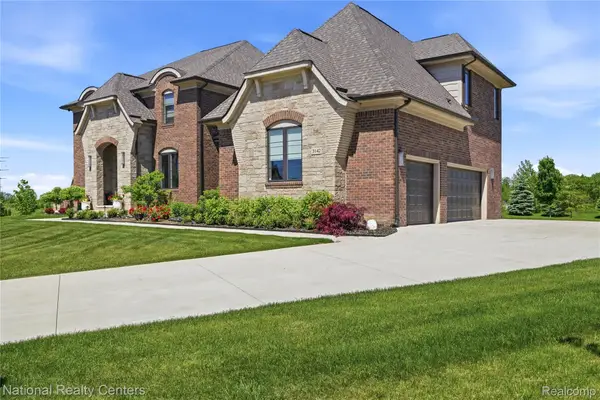 3142 Holburn Court, Oakland, MI 48363