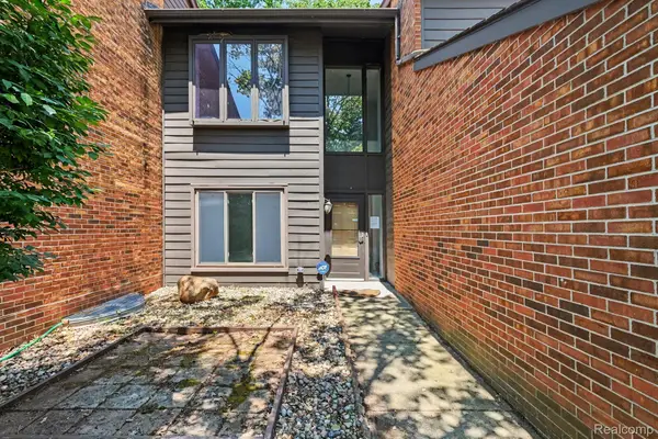 2056 Walden Court, Flint, MI 48532