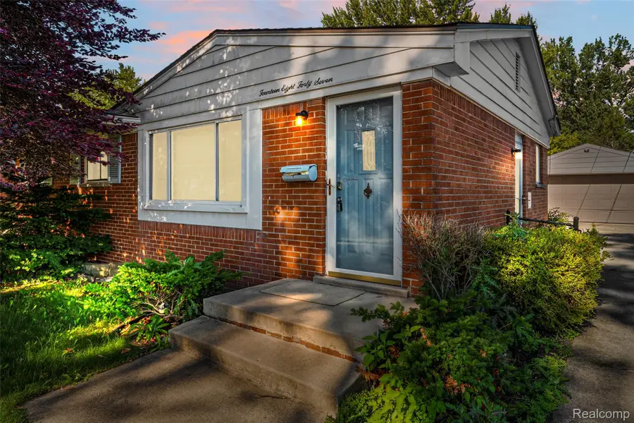 14847 Ingram Street, Livonia, MI 48154 - #3