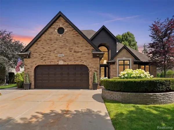 54544 Waubay Drive, Macomb, MI 48042
