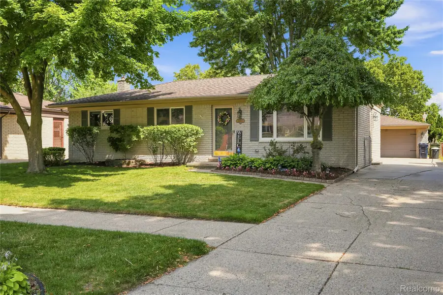 14215 Alpena Drive, Sterling Heights, MI 48313 - #3