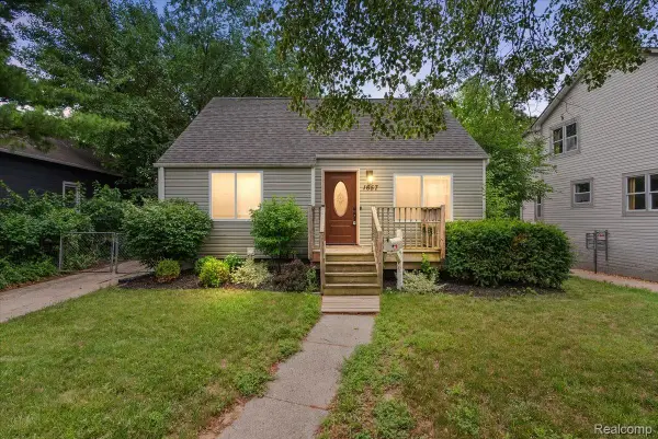 1657 W Troy Street, Ferndale, MI 48220