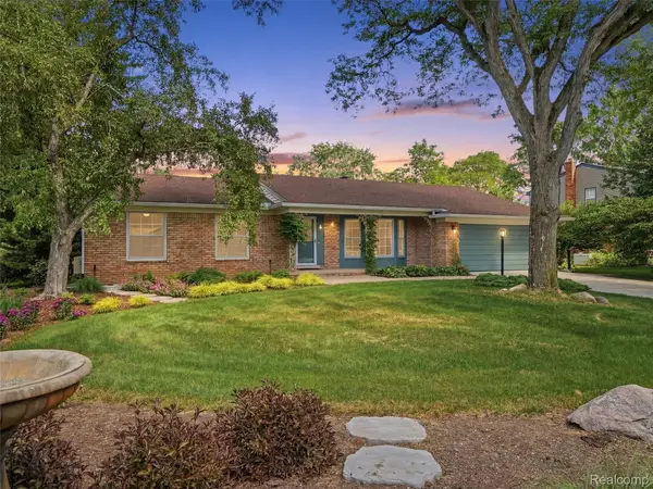 31526 Sunset Drive, BeverlyHills, MI 48025