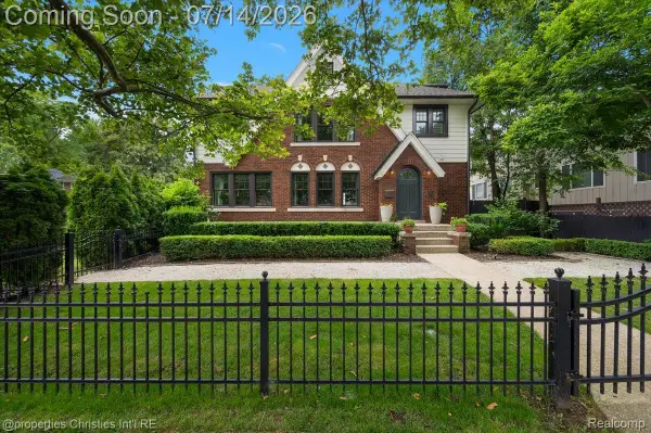 974 Ann Street, Birmingham, MI 48009