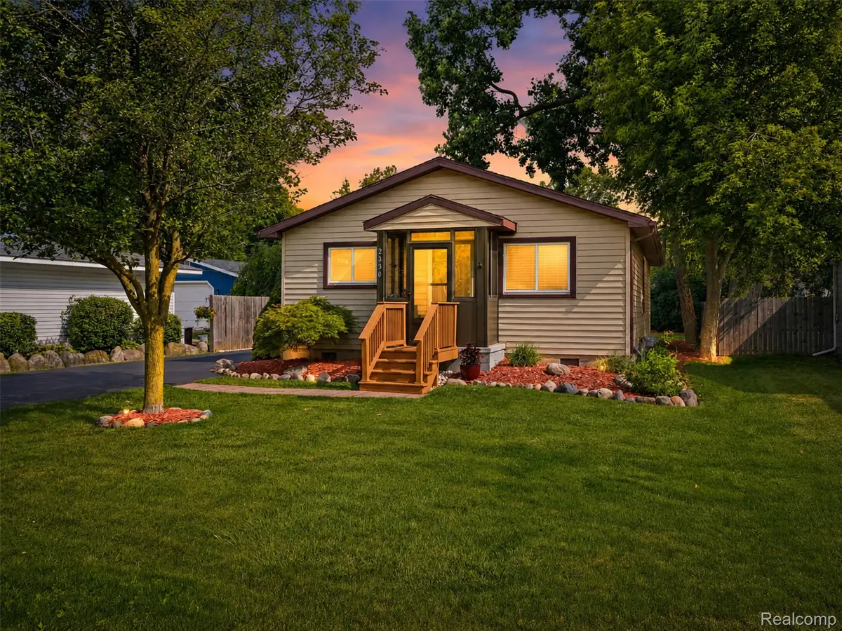 2830 Schroeder Boulevard, Keego Harbor, MI 48320 - #1
