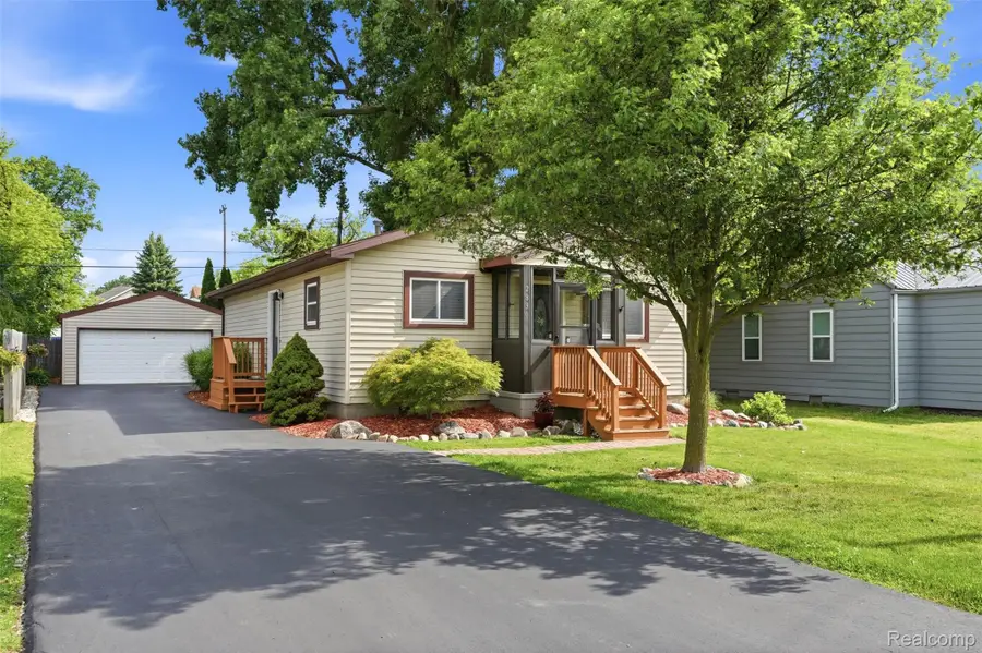 2830 Schroeder Boulevard, Keego Harbor, MI 48320 - #2