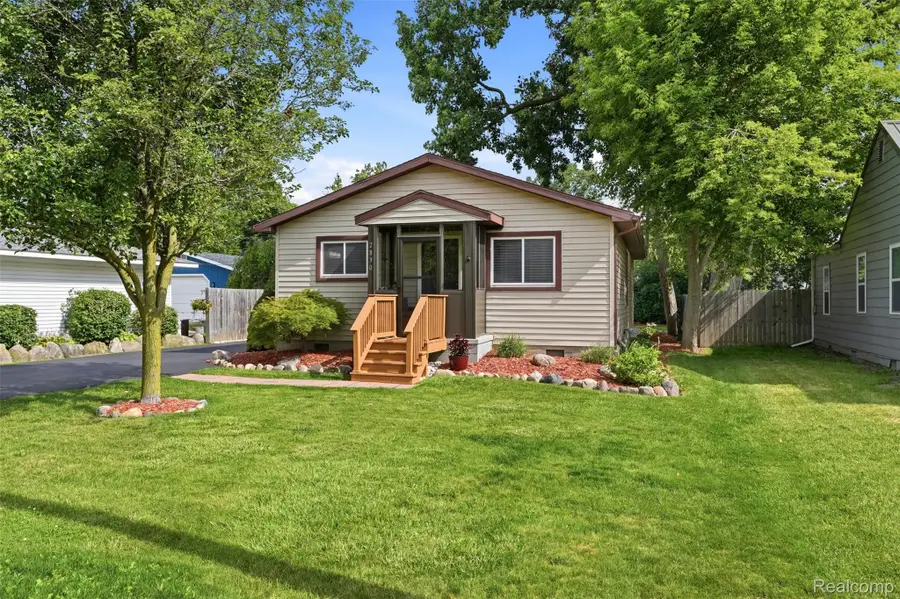 2830 Schroeder Boulevard, Keego Harbor, MI 48320 - #3