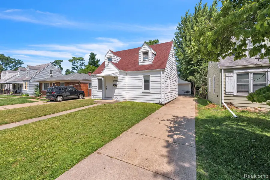 25926 Powers Avenue, Dearborn Heights, MI 48125 - #2