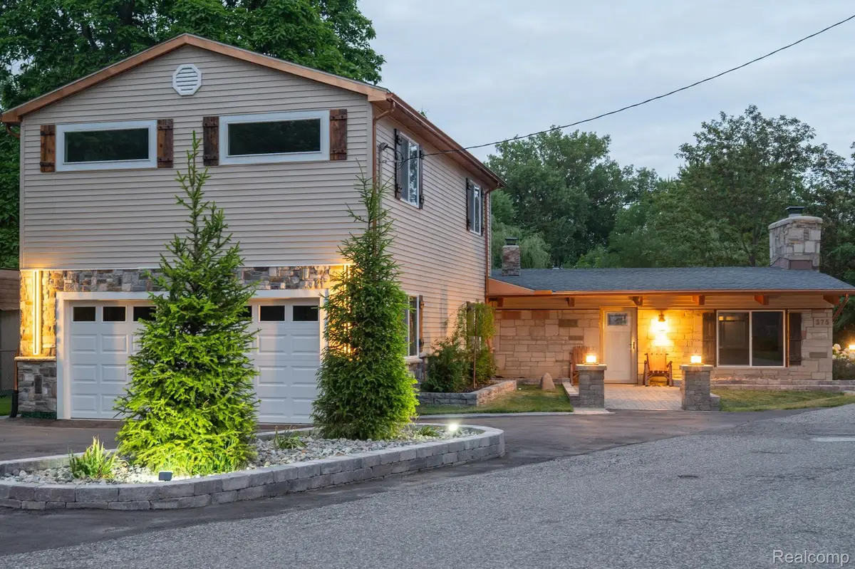 375 Lamothe Drive, Waterford, MI 48327 - #1